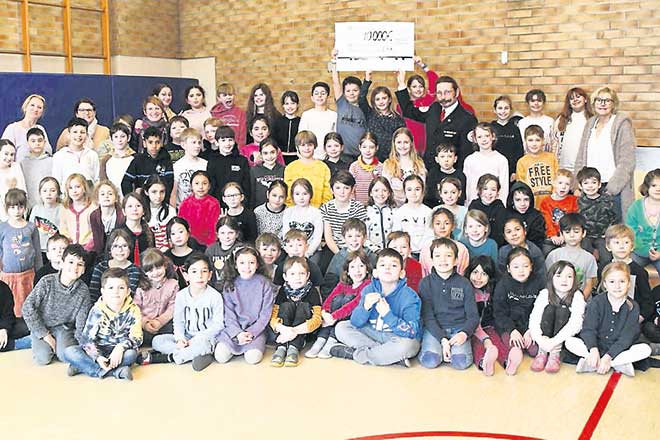 Die Waldschule hat einen Spendenlauf veranstaltet. Zusammen mit den Einnahmen aus der Bewirtung kamen dabei 10 000 Euro zusammen für die Erdbebenopfer in der Türkei und in Syrien. Bild: Kathrin Oeldorf