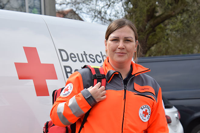 In unserem Einsatzdienst setzen wir ausschließlich ausgebildete Sanitäter/innen ein. In unserem Einsatzdienst setzen wir ausschließlich ausgebildete Sanitäter/innen ein.