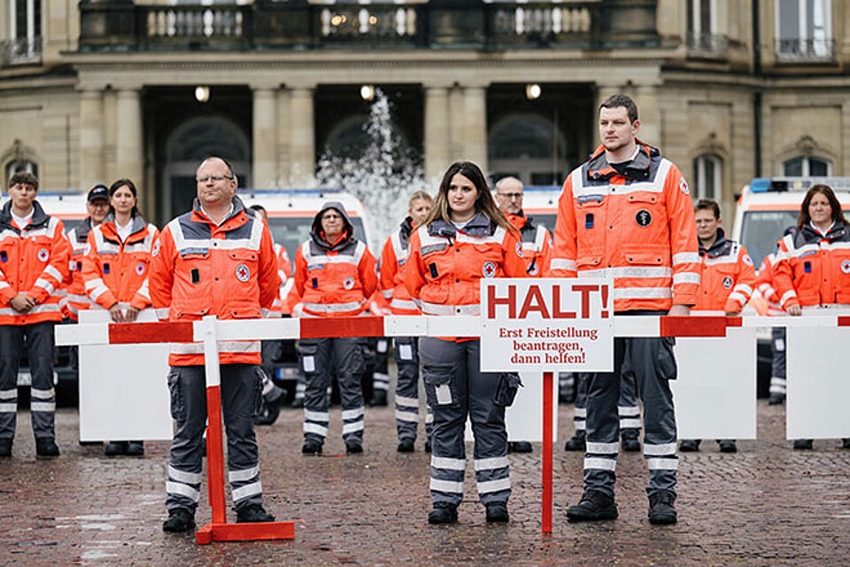 Personen bei der Helfergleichstellungsaktion Personen bei der Helfergleichstellungsaktion
