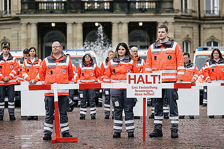 Personen bei der Helfergleichstellungsaktion